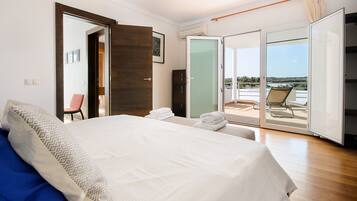 5 bedrooms, iron/ironing board, free WiFi, bed sheets