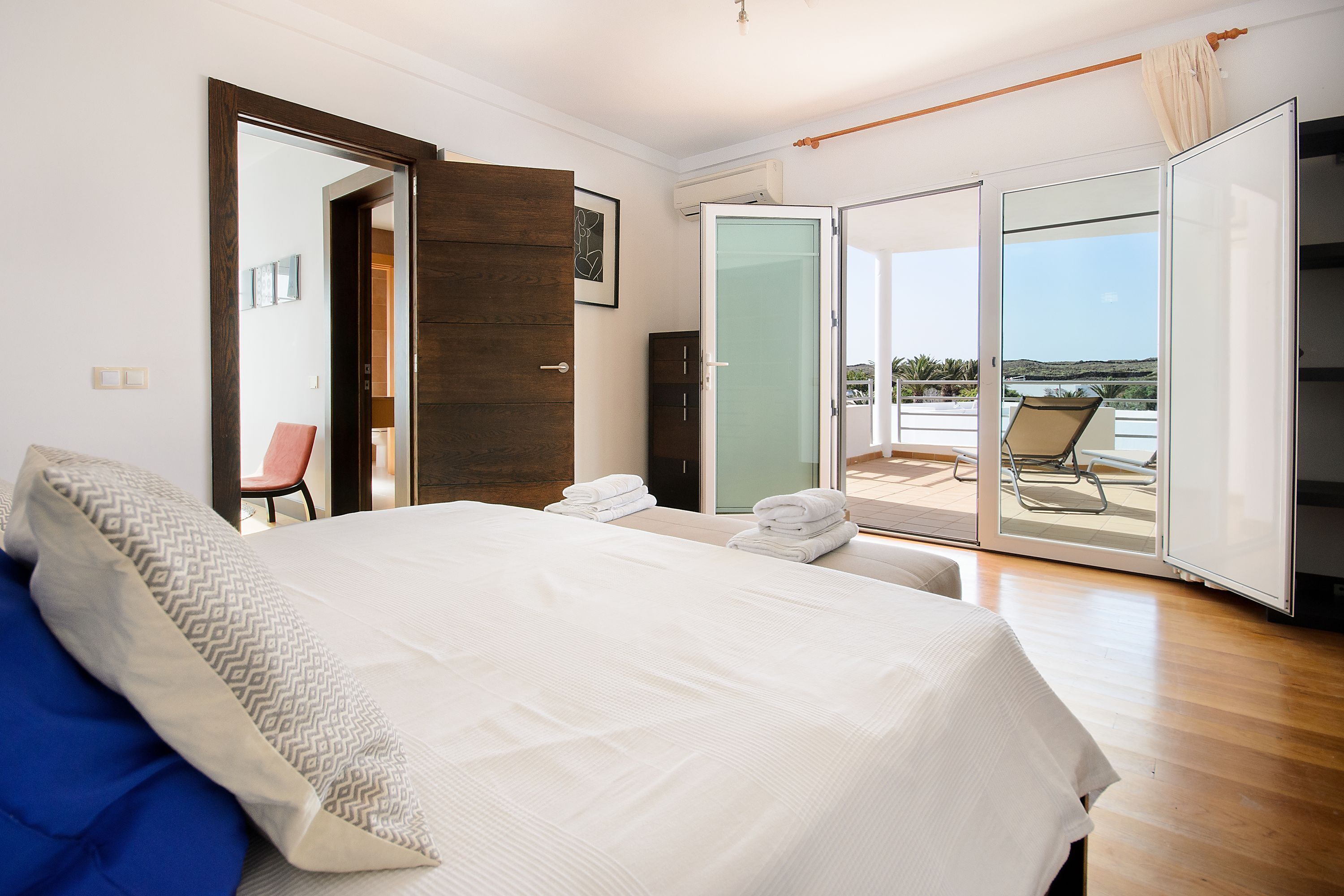 5 dormitorios, tabla de planchar con plancha, wifi gratis y ropa de cama