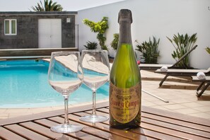 Pool - Luxurious Villa with Panoramic View, Multiple Terraces and Large Pool (Costa Teguise)