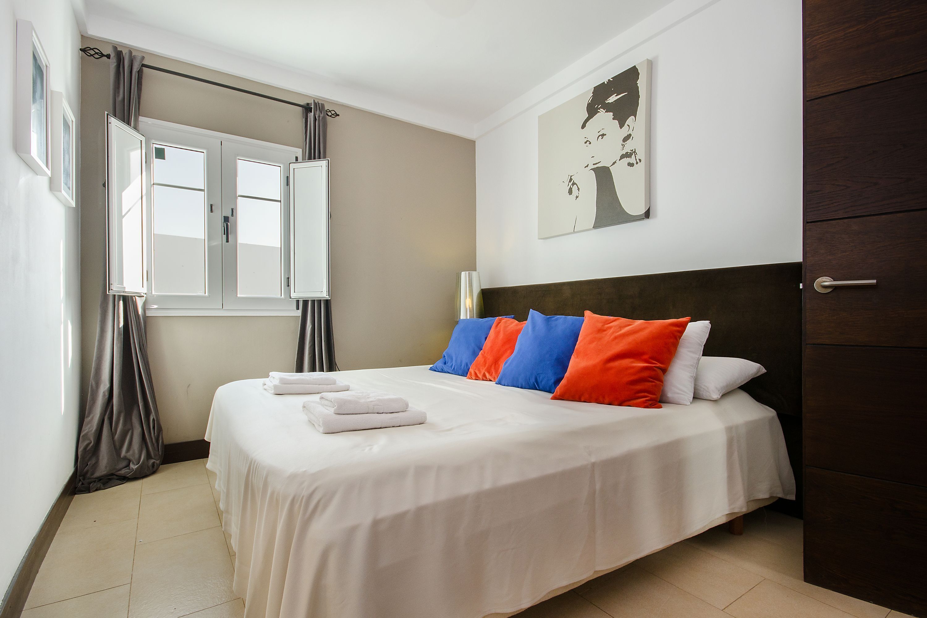 5 bedrooms, iron/ironing board, free WiFi, bed sheets