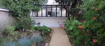 House with garden near the beach / city center