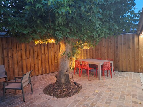 House with garden near the beach / city center