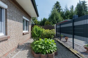 Unclassified image, 4 of 34, button