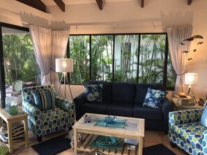 TV - Casa Da'Vida In Playa Hermosa, Guanacaste, Costa Rica (Playa Hermosa)