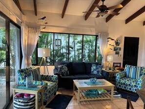 TV - Casa Da'Vida In Playa Hermosa, Guanacaste, Costa Rica (Playa Hermosa)