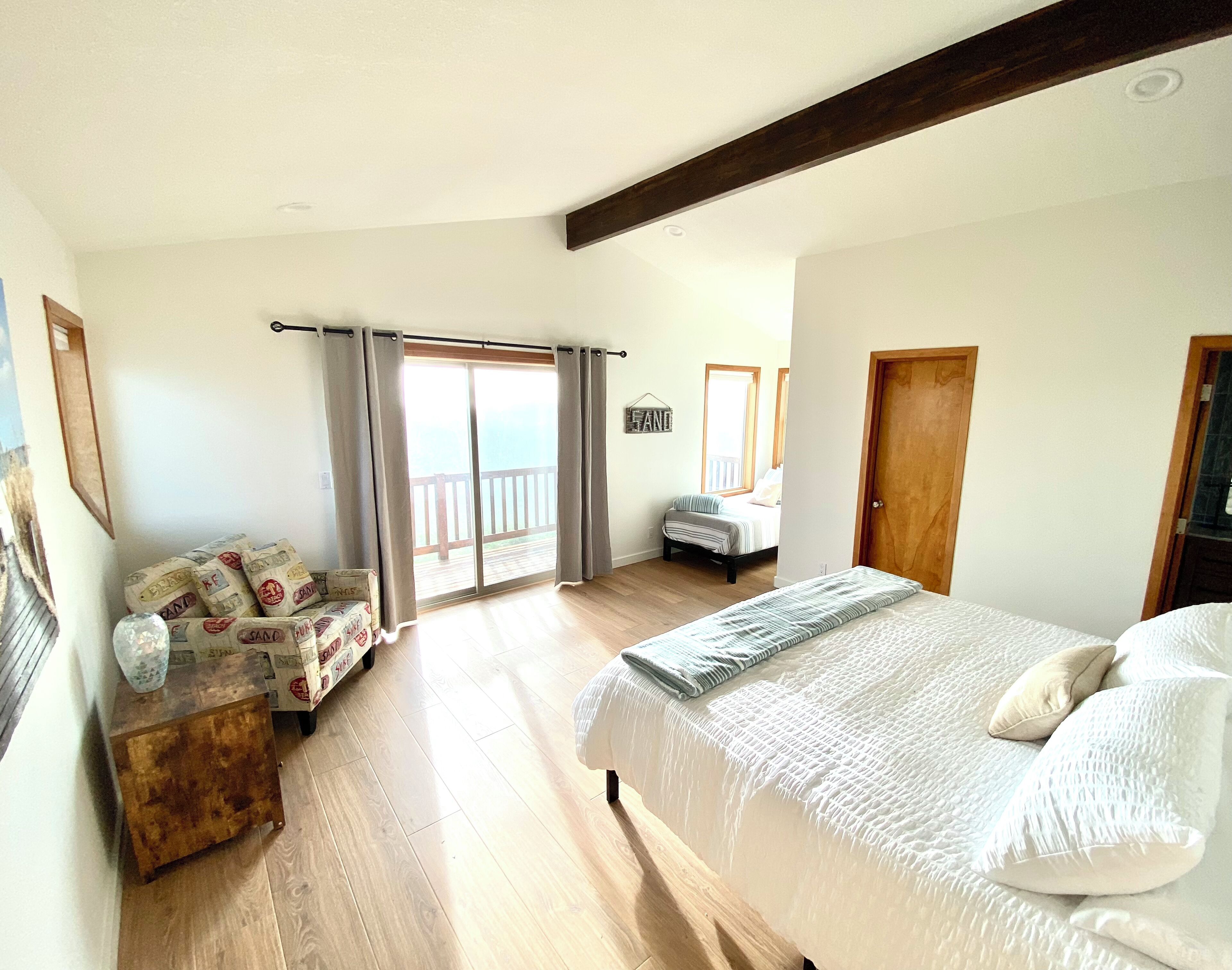 4 bedrooms, in-room safe, desk, iron/ironing board