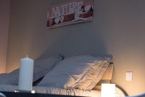 2 bedrooms, iron/ironing board, travel cot, free WiFi