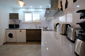 Frigorífic, microones, forn i placa de cuina