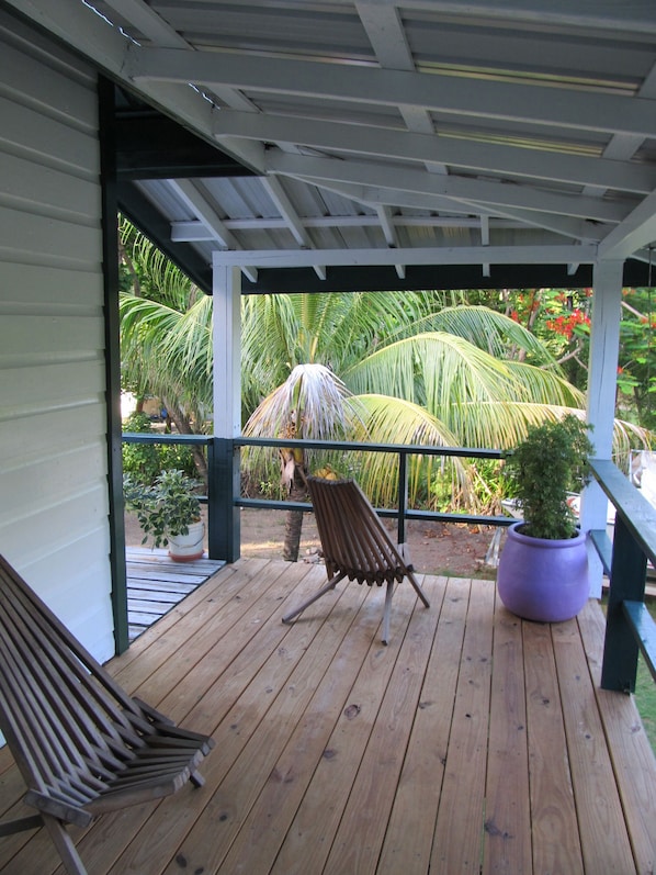 Terrace/patio - Pearl Beach guest apartment (Placencia)