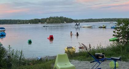 Spacious waterfront Berkshire home family private get-away
