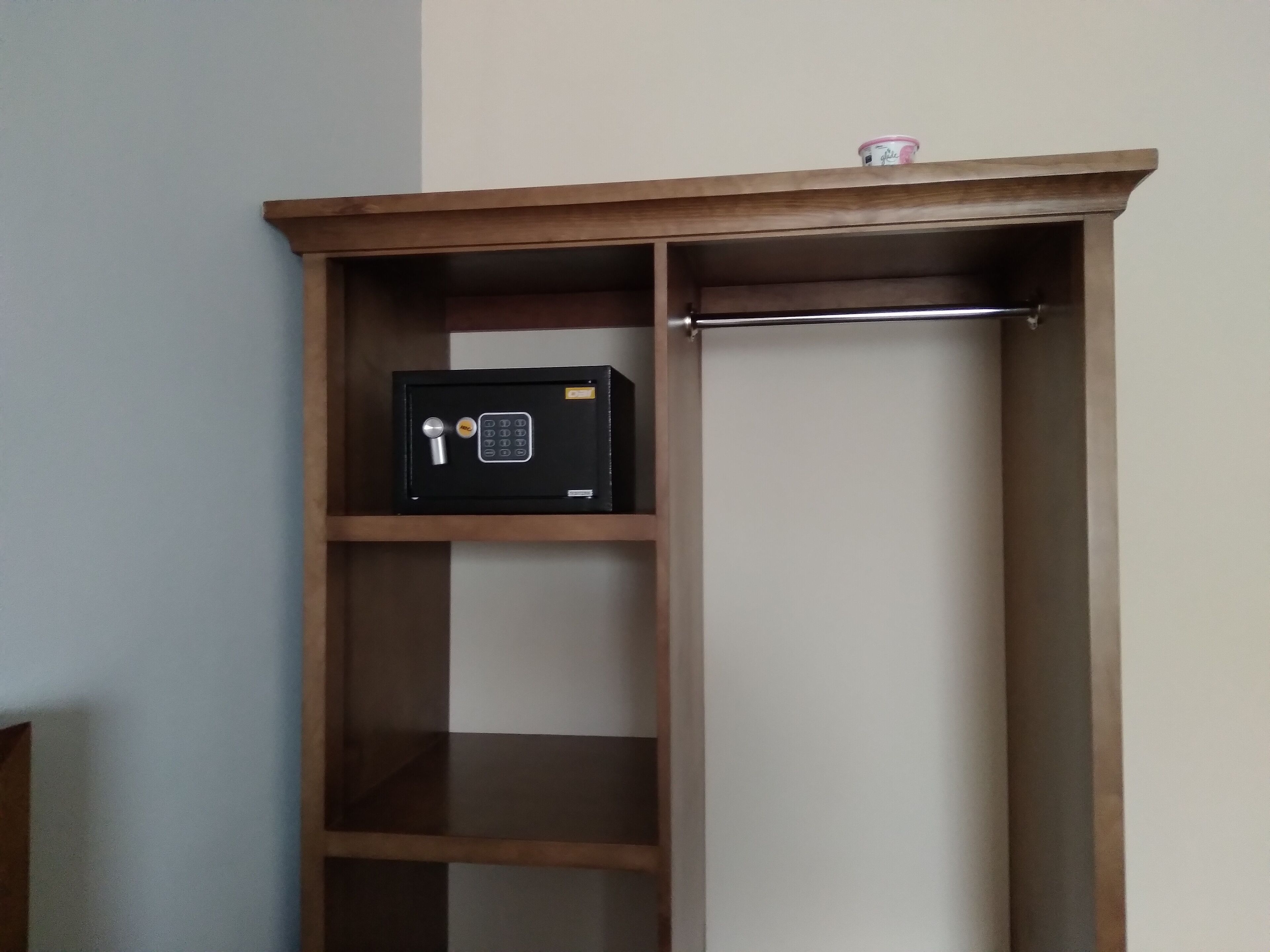 standard room, 2 single beds, non smoking | safe