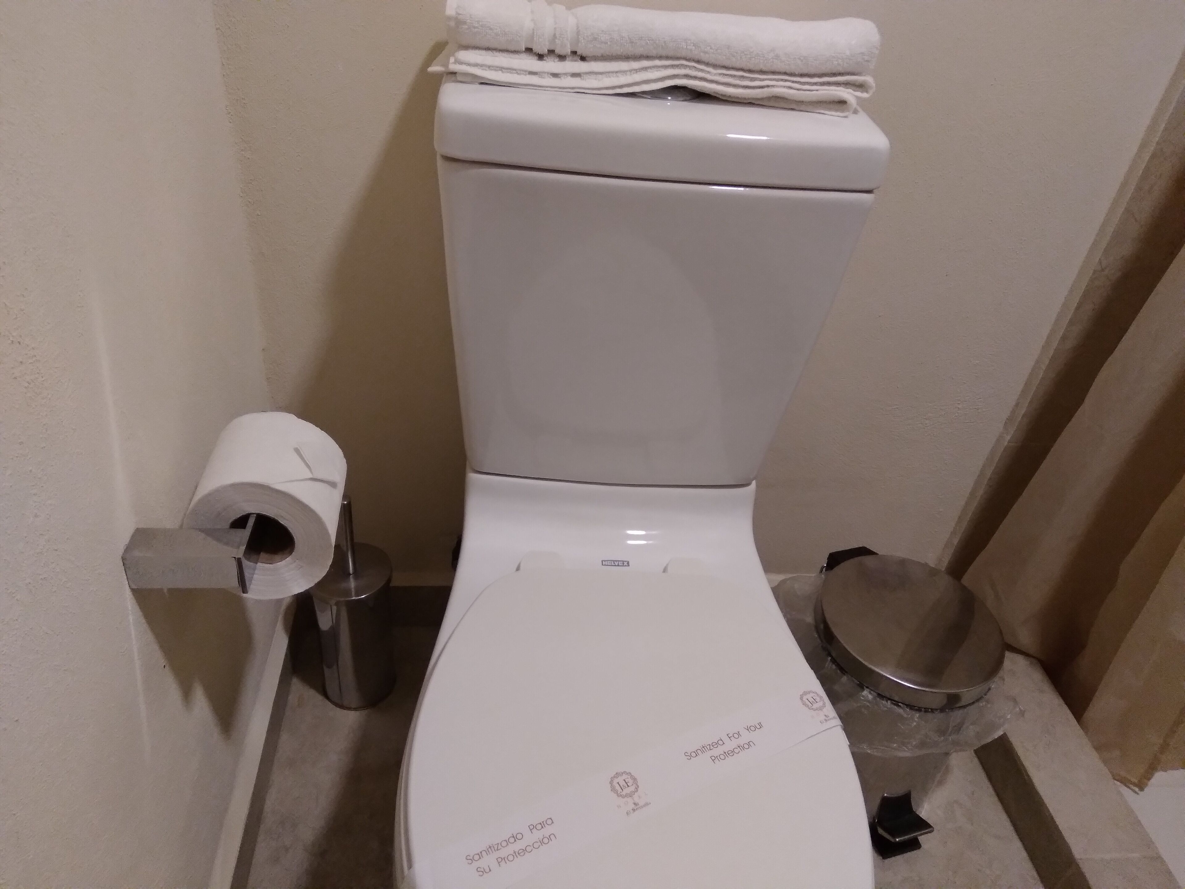 standard room, 1 queen bed, non smoking | bathroom | shower, rainfall showerhead, free toiletries, hair dryer