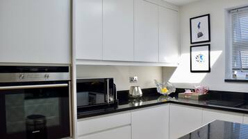 Fridge, microwave, oven, coffee/tea maker