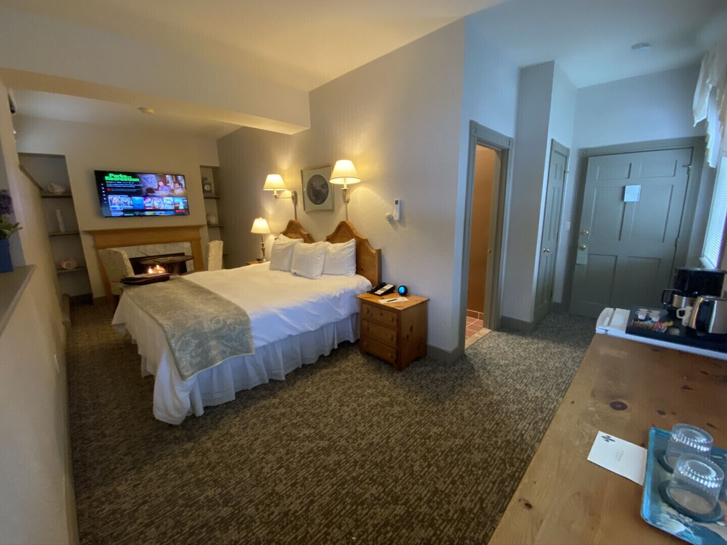 Romantic Boutique Hotel / Bed and Breakfast - Standard King With Gas Fireplace