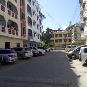 المنطقة المحيطة بالمنشأة