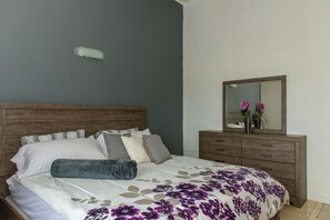 2 bedrooms, iron/ironing board, Internet, bed sheets