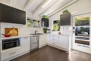 Fridge, microwave, stovetop, dishwasher