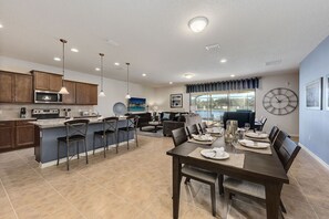 Dining - Kids Bedrooms | Games | Screened Pool | Near Attractions (Kissimmee)