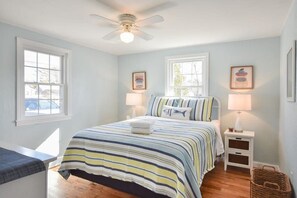 2 slaapkamers, een strijkplank/strijkijzer, wifi, beddengoed