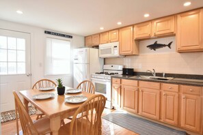 Fridge, microwave, oven, stovetop - Mins. to Beach & Town Great Outdoor Space! (Dennis)