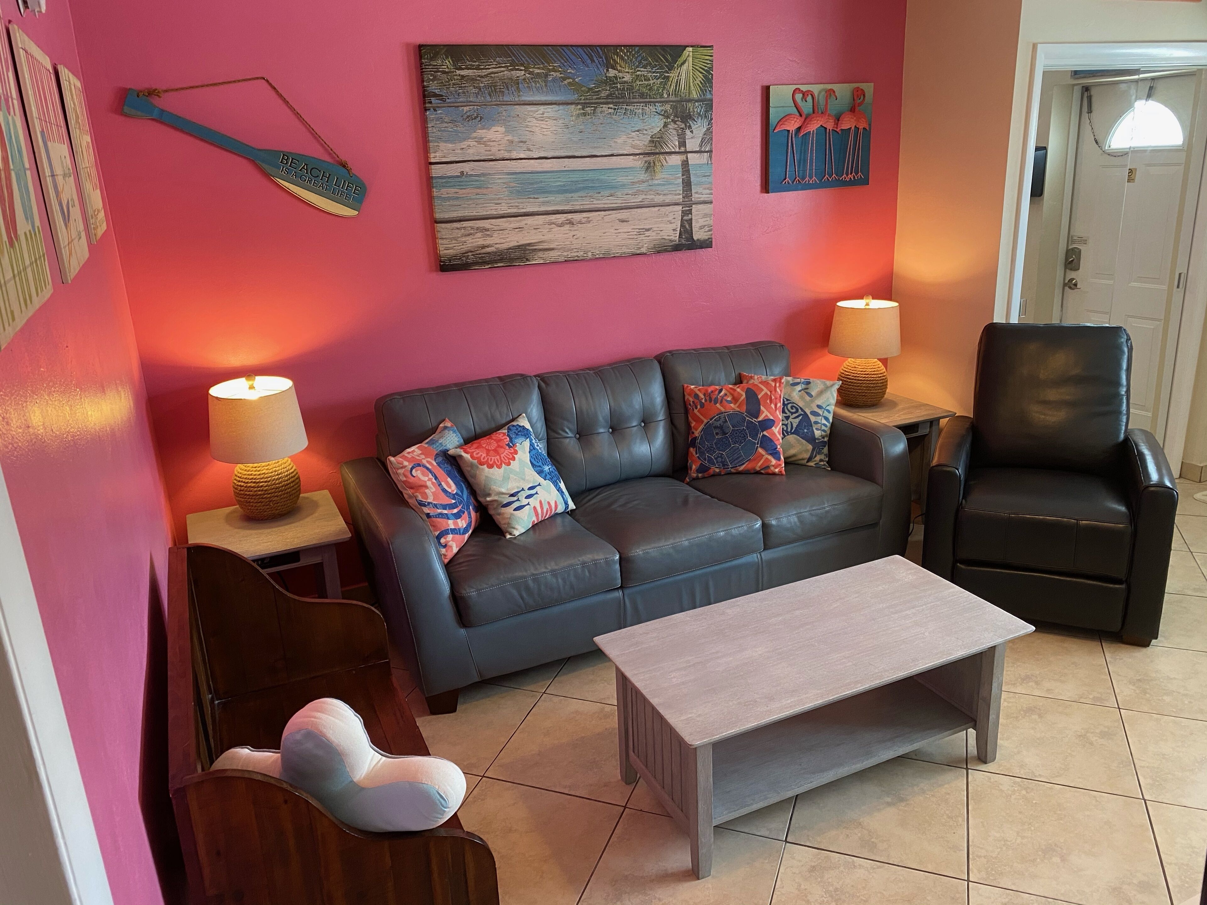 Location, Location, Location - 1 Bedroom / 1 Bathroom w/ Full Kitchen