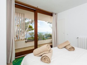 3 habitaciones, tabla de planchar con plancha, internet y ropa de cama 