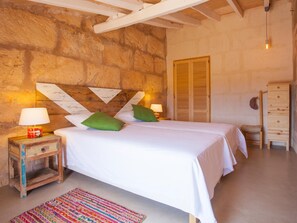 3 chambres, fer et planche à repasser, accès Internet, draps fournis