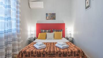 4 bedrooms, desk, iron/ironing board, free WiFi