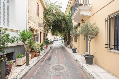 A Four bedroom Villa in the famous Plaka Area