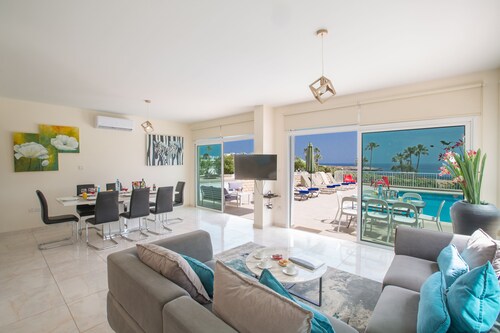 Villa Shaye, Superbe Villa 4BDR Seafront Protaras