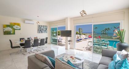 Villa Shaye, Superbe Villa 4BDR Seafront Protaras