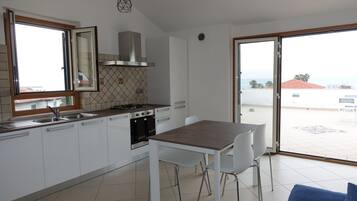 Frigorifero, forno, lavastoviglie, bollitore elettrico