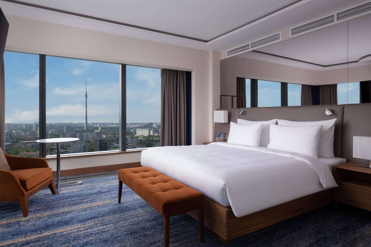 Junior Double Room, City View (Lounge Access) | 1 bilik tidur, peralatan tempat tidur hipoalergenik, bar mini