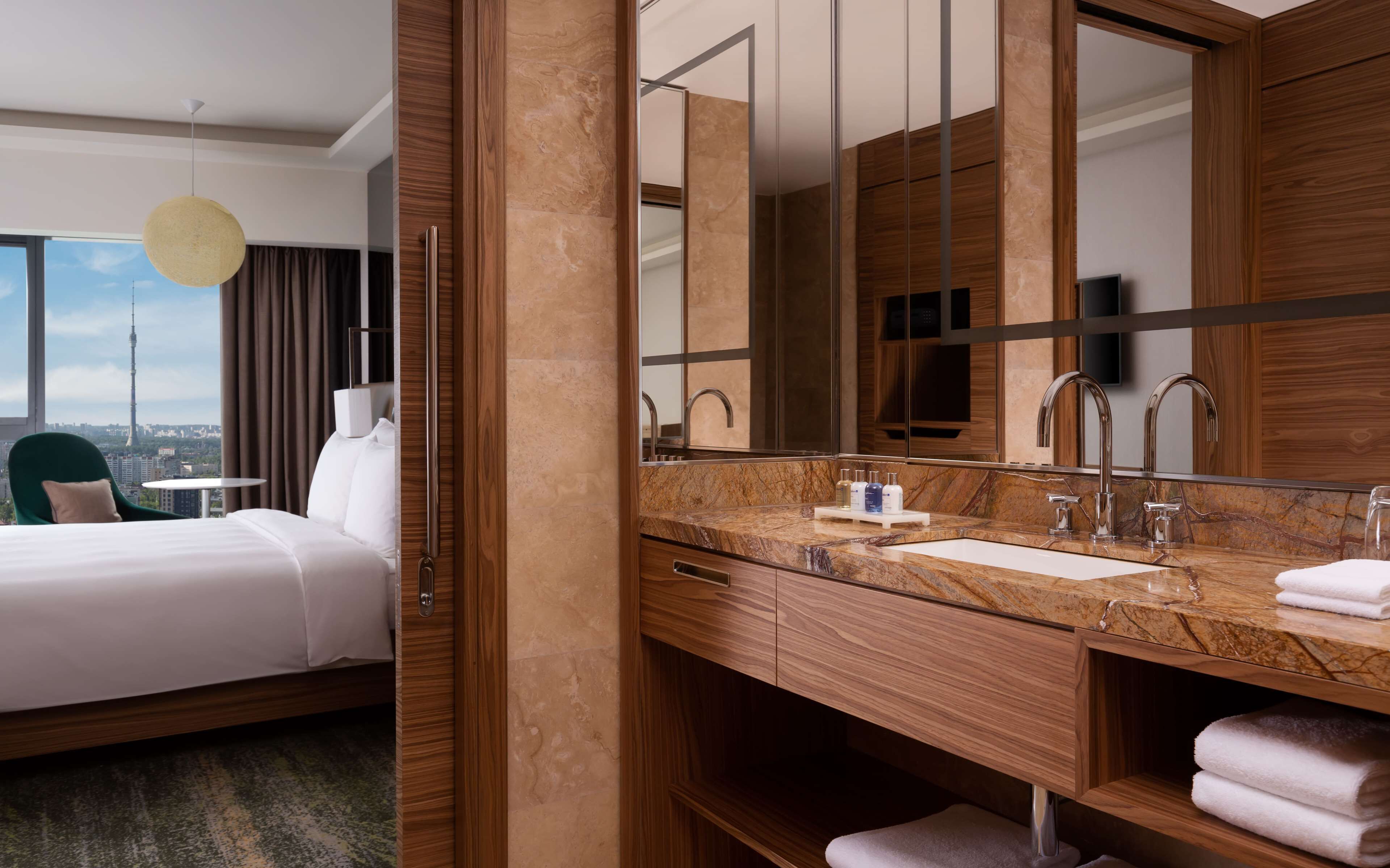 Hypo-allergenic bedding, minibar, in-room safe, desk