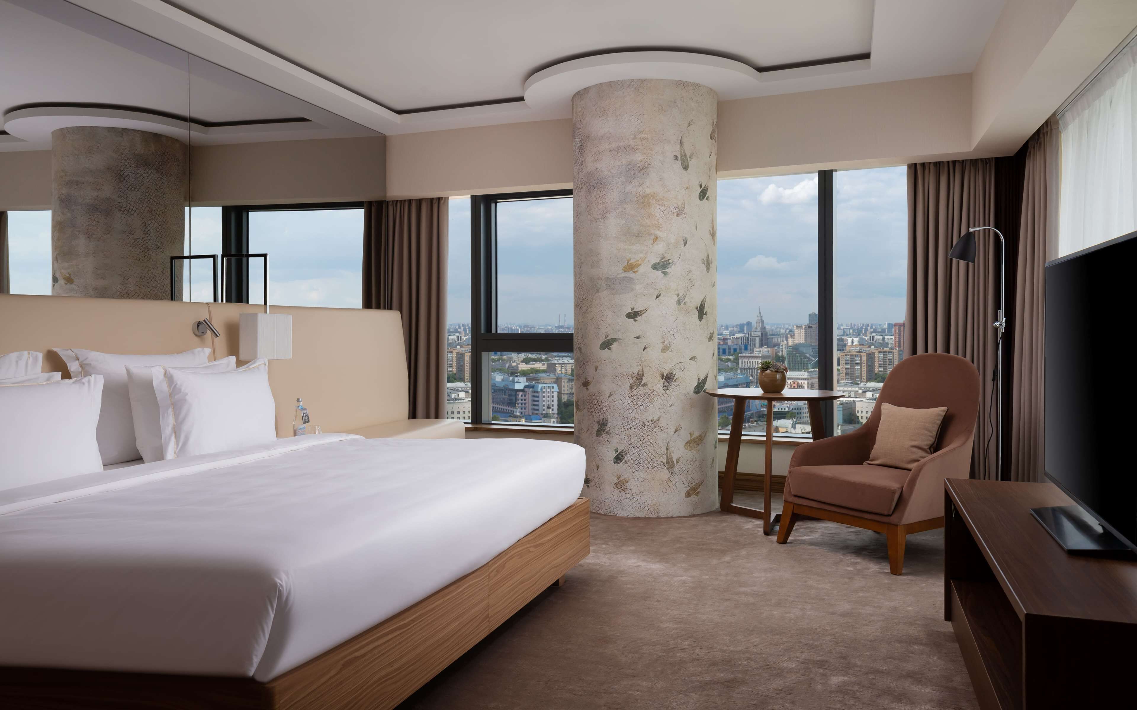 Family Room, City View | Hypo-allergenic bedding, minibar, in-room safe, desk