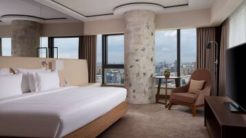 Family Room, City View | Hypo-allergenic bedding, minibar, in-room safe, desk