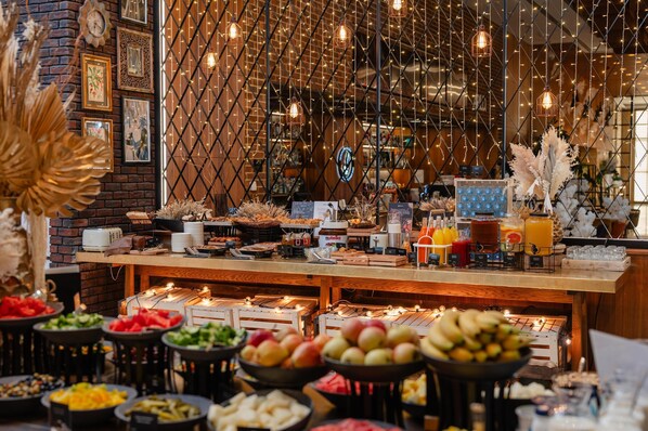 Morgenmadsbuffet hver dag (1700 RUB pr. person)