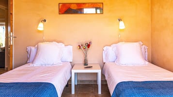 2 bedrooms, iron/ironing board, internet, bed sheets