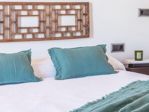 3 chambres, fer et planche à repasser, accès Internet, draps fournis