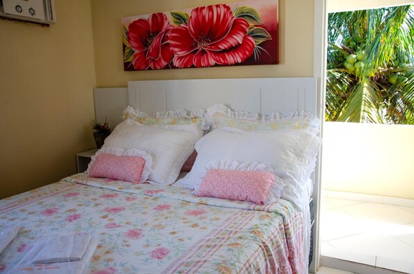 Minibar, blackout drapes, free WiFi, bed sheets