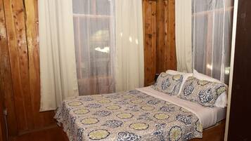 3 bedrooms, down duvets, memory-foam beds, individually furnished