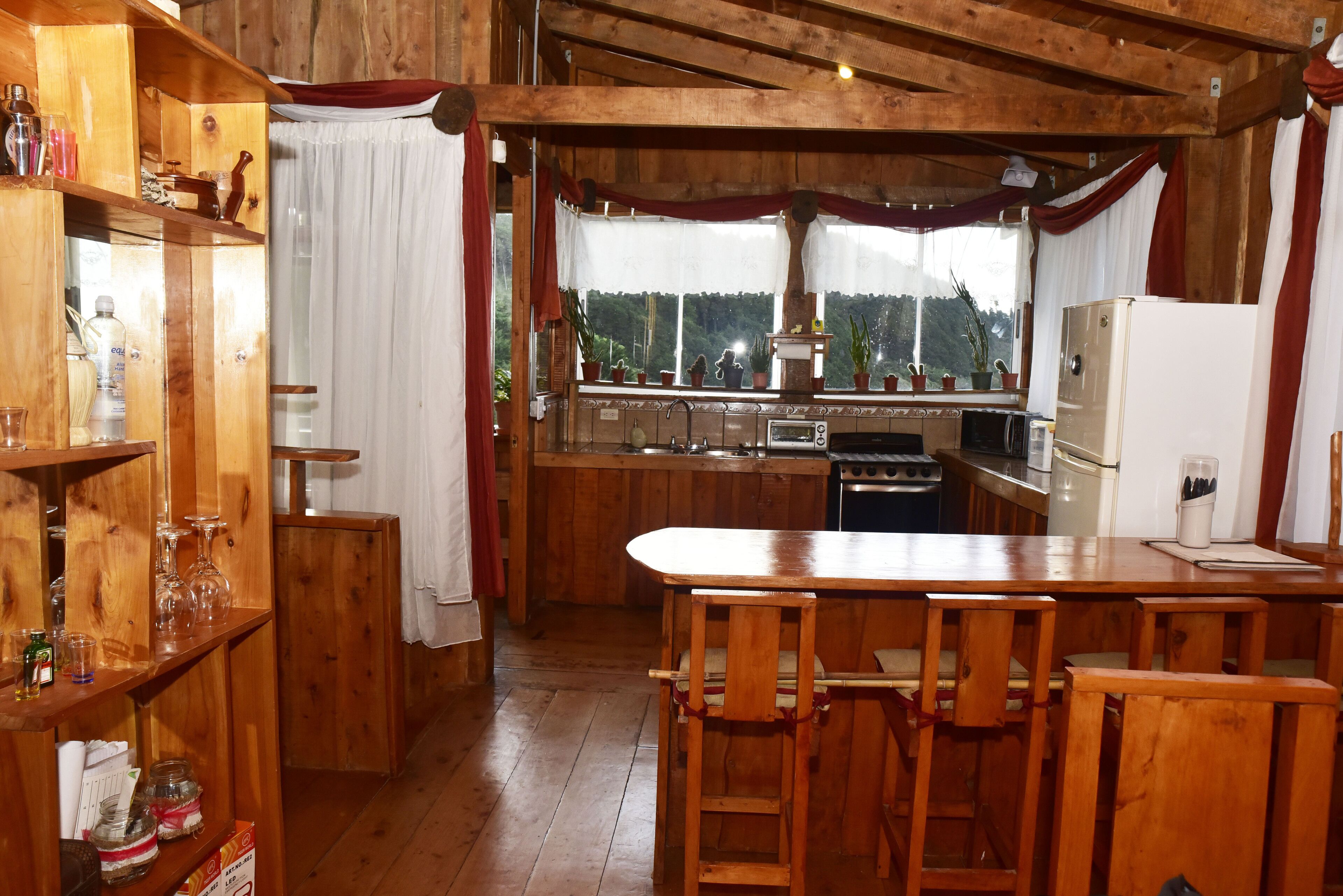 Family Chalet, 3 Bedrooms (2 Baths) | In-room dining