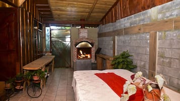 家庭木屋, 3 間臥室 (2 Baths) | 私人廚房 | 電冰箱、微波爐、烤箱、爐台