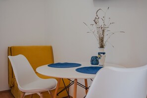 Dining - Seaside apartments with amazing ocean view / Apartment for 2 guests with ocean view (Labin)