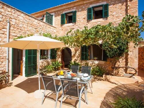 Villa Paula. Maison traditionnelle réformée de Majorque