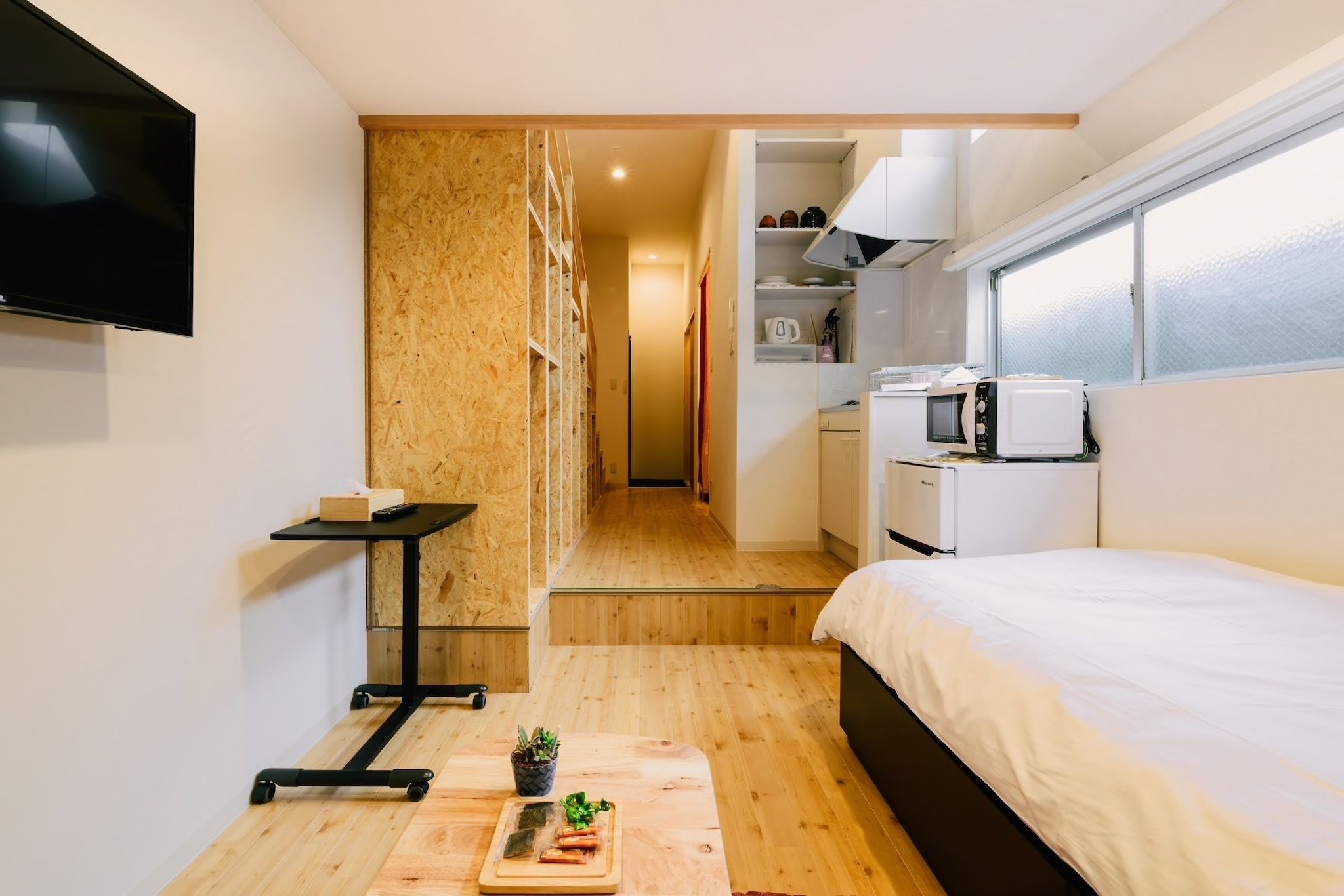 Μοναδική διακόσμηση, μοναδική επίπλωση, ηχομόνωση, σίδερο/σιδερώστρα 