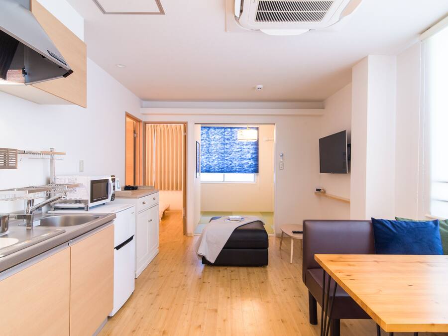 Departamento familiar, 3 habitaciones, para no fumadores, tina | Decoración personalizada, muebles diferentes y insonorización