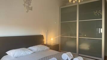 3 chambres, fer et planche à repasser, lit parapluie, Wi-Fi gratuit