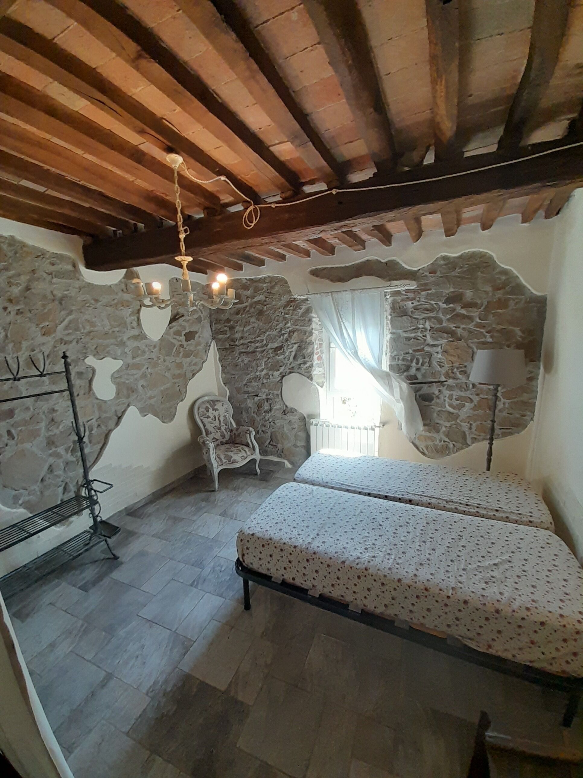 2 habitaciones, tabla de planchar con plancha y wifi gratis 