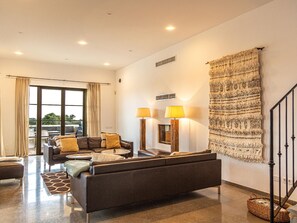 Fireplace, table tennis, stereo
